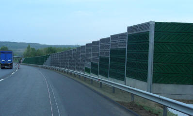 Elkészült zajárnyékoló fal az autópályán
